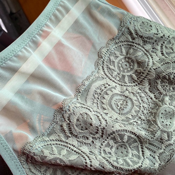 Aerie high neck lace bralette - Picture 3 of 3